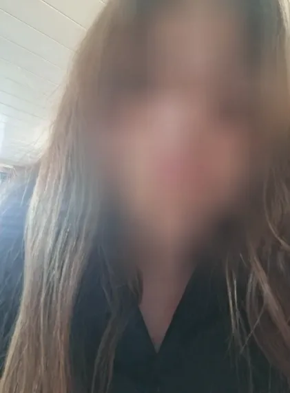 Büsra, 27