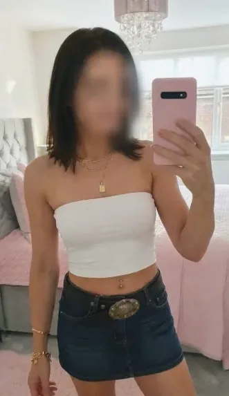 Fiona, 24