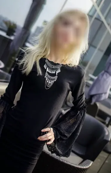 Janina, 25