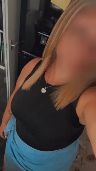 Julia, 28