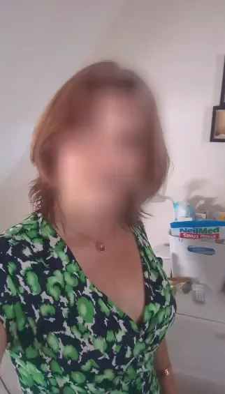 Julia, 33
