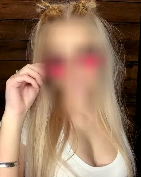 Lara, 32