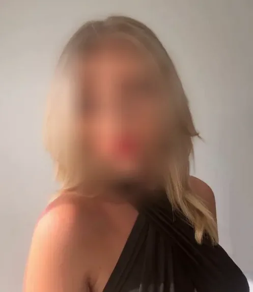 Manuela, 32