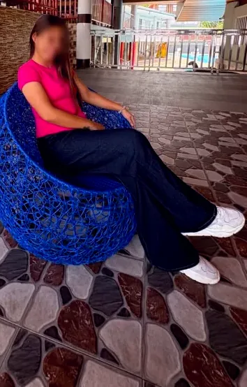 Mia, 36