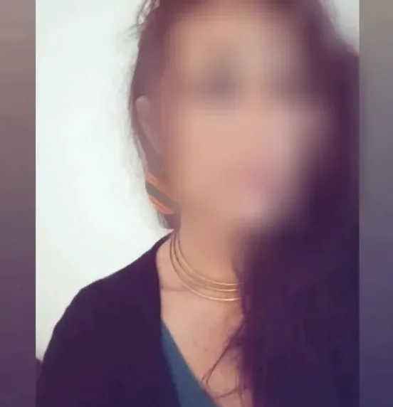 Nicole, 37