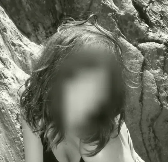 Nina, 20