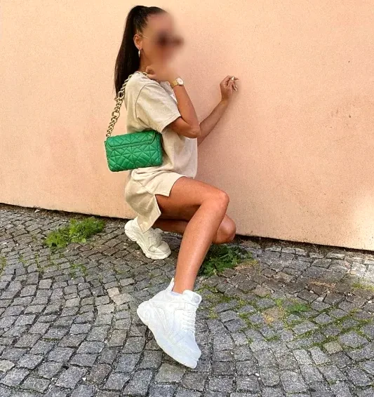 Vivien, 30