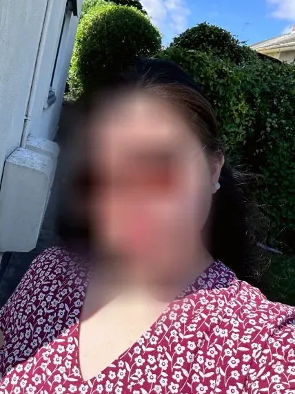 Vivien, 28