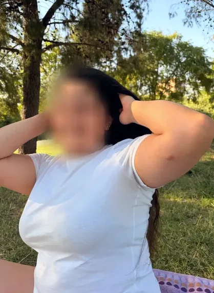 Yvonne, 23