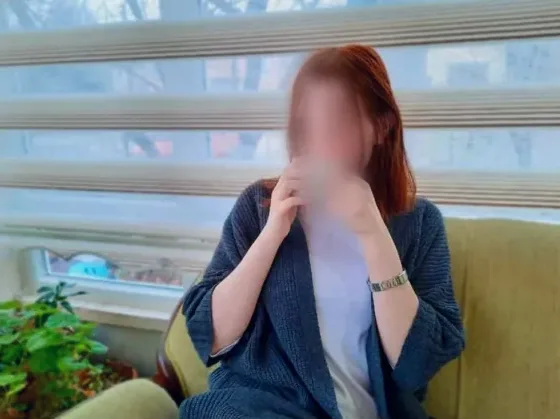 Zeynep, 24