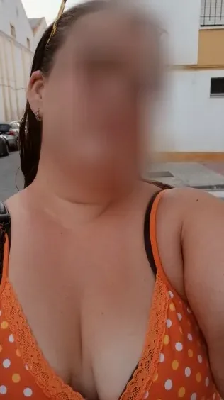 Zeynep, 24